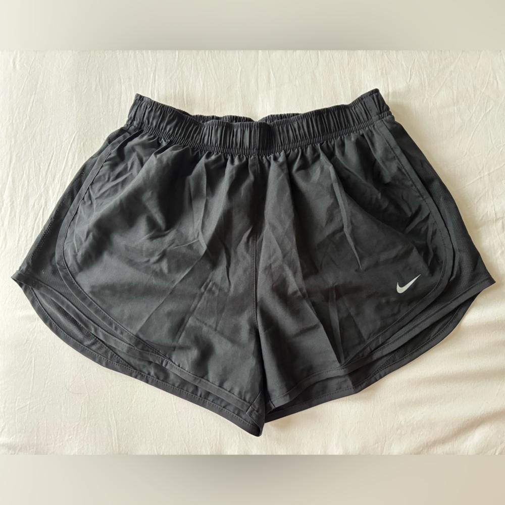 PRE-OWNED Nike Black Athletic Shorts Lightweight Moisture-Wicking | M